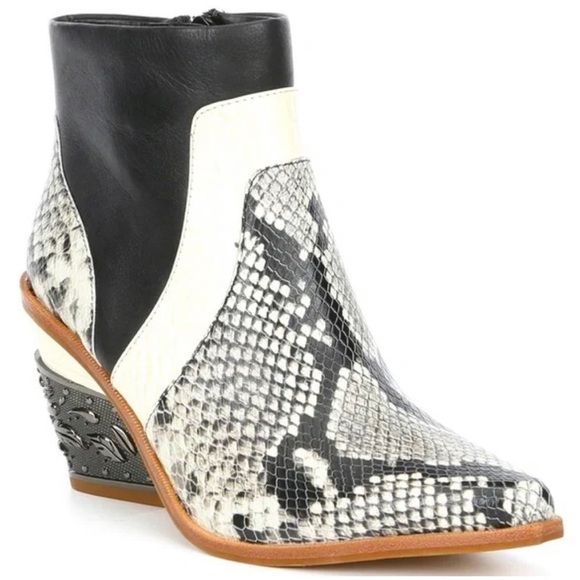 Gianni Bini Women's Black and White Leather Snakeskin Bootie - Picture 1 of 6